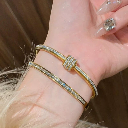 Nebuluxe 5-delt elegant armbåndssæt i rustfrit stål, moderigtig klassisk design & falmer ikke