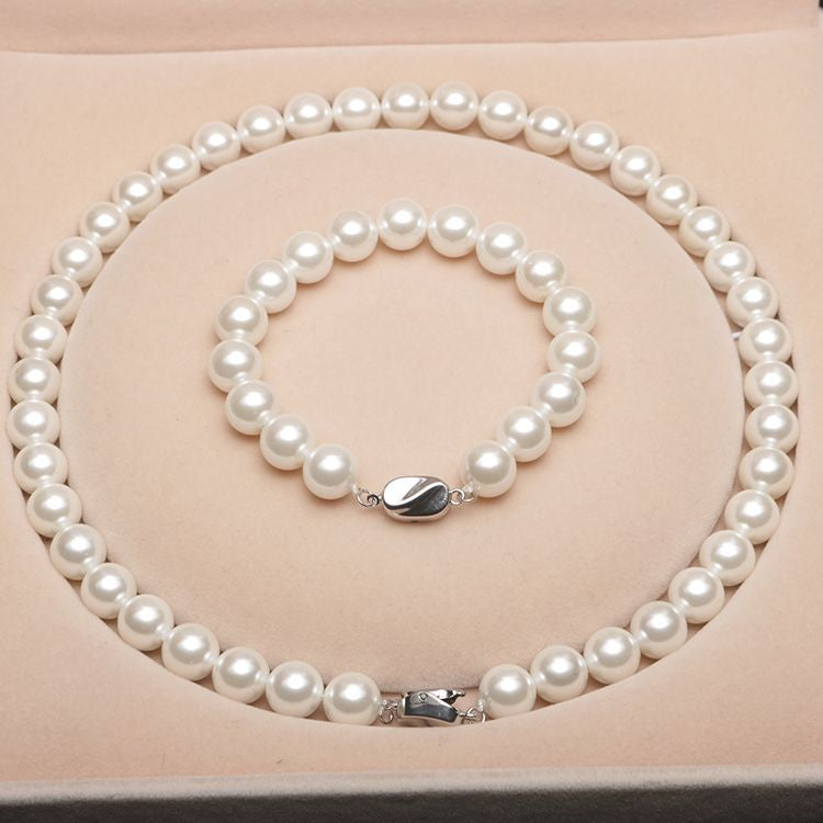 LuxeVera™ Pearl Necklace — Command Every Room with Timeless, Hypnotic Shine
