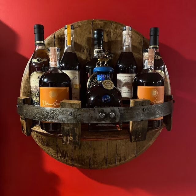 IronOak Vault™ — Parancsolj tiszteletet egy olyan whiskey vitrinnel, amely elmeséli legendás történetedet