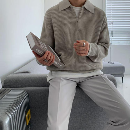 Norla — Gestrickter Pullover mit halbem Reißverschluss und verstellbarem Kragen