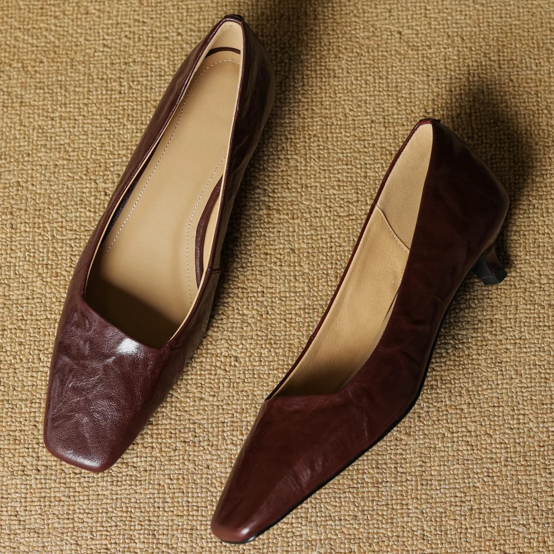 Talora — Echtes Leder Pumps mit Kitten-Heel und Komfort-Schaumsohle