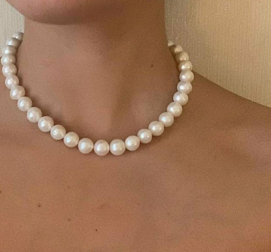 LuxeVera™ Pearl Necklace — Command Every Room with Timeless, Hypnotic Shine