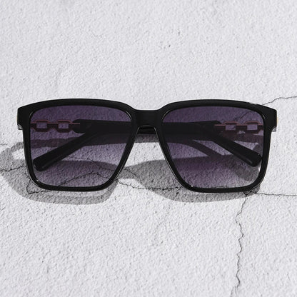 Lorya — Übergroße quadratische Sonnenbrille mit goldenen Kettenglied-Bügeln
