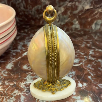 Vintage Perfume Shell™ — Transform Your Vanity into an Irresistible Stage of Timeless Allure