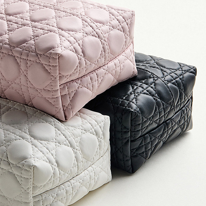 Clairé — Quiltet Imiteret Læder Servietholder med Kompakt Design