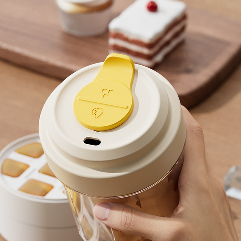 Iced Coffee Companion | All-in-One Travel Cup with Ice Tray 6