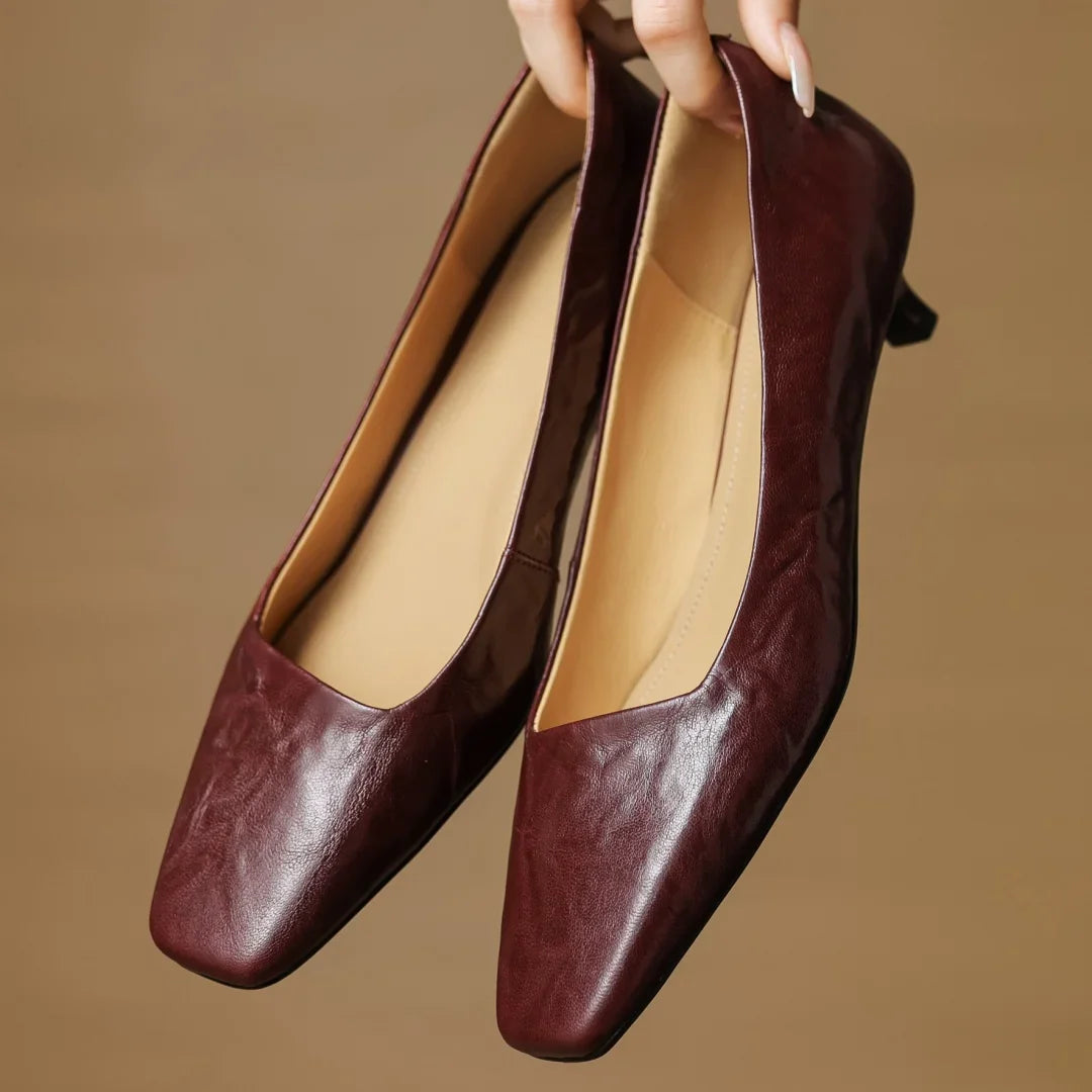 Talora — Echtes Leder Pumps mit Kitten-Heel und Komfort-Schaumsohle
