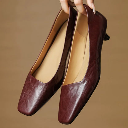 Talora — Echtes Leder Pumps mit Kitten-Heel und Komfort-Schaumsohle