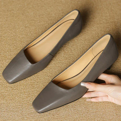 Talora — Echtes Leder Pumps mit Kitten-Heel und Komfort-Schaumsohle
