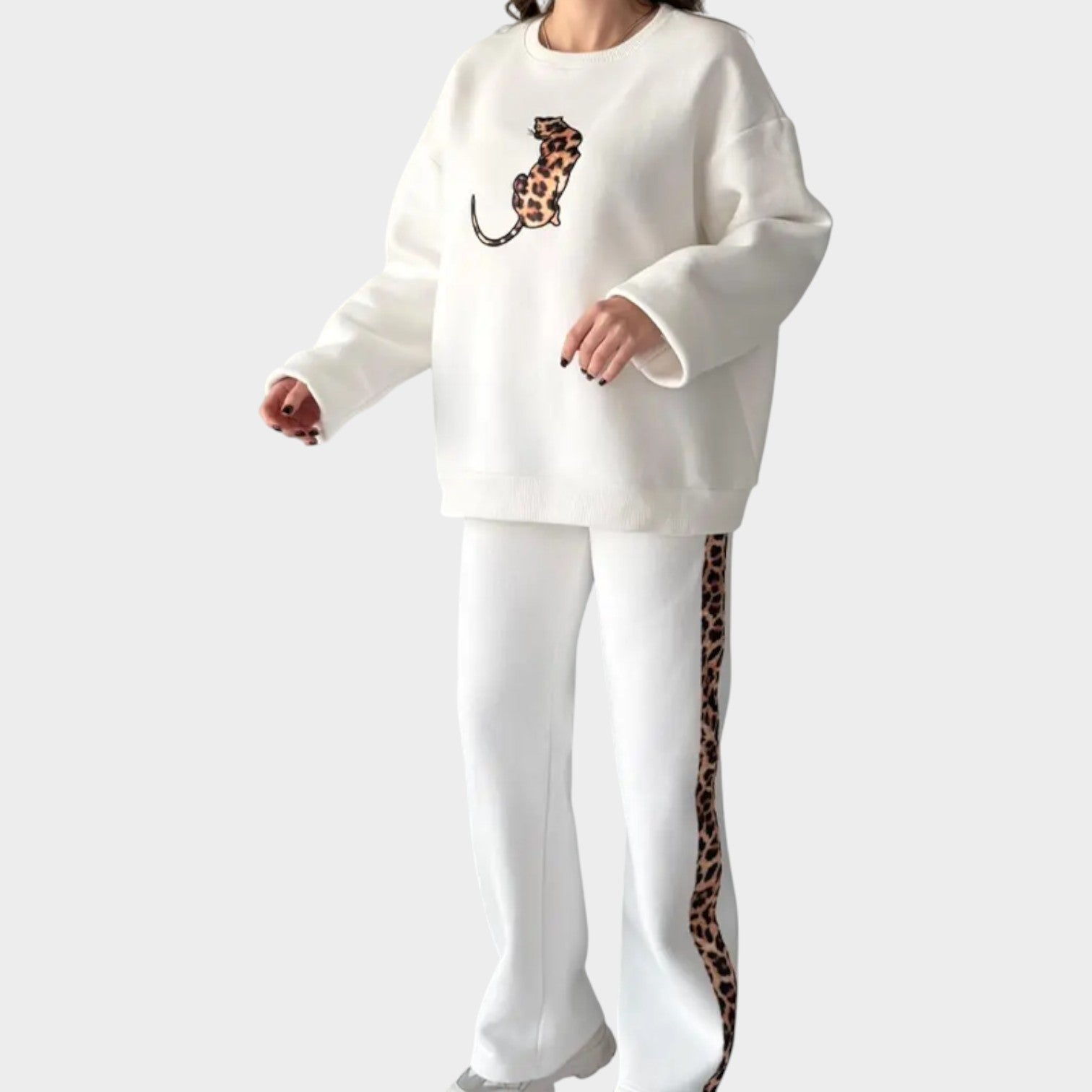 Sola Lounge Set | Oversized Comfort with Trendy Detail 3