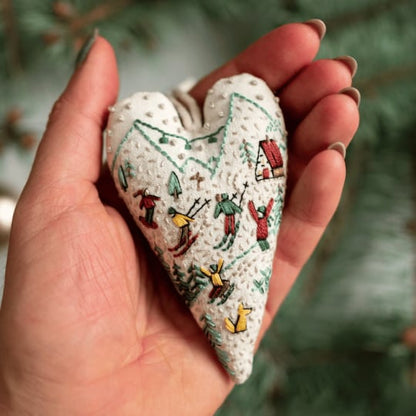 FestiveThread™ Heart Embroidery Kit — Skab hyggelig julemagi, der varmer hvert hjørne af dit hjem