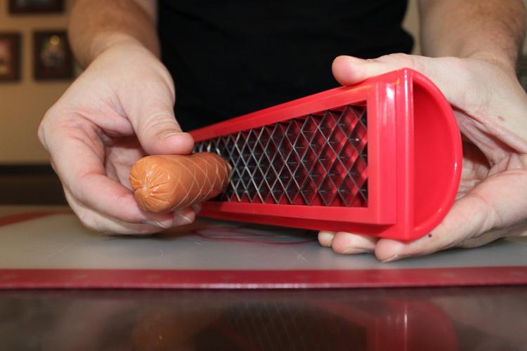 Hot Dog Slicer™ — Sytytä suun kostuttava maku ja tee vaikutus jokaisessa grillijuhlassa