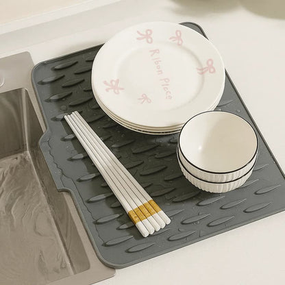 AquaGuardPro™ — Domptez le chaos de la cuisine avec une magie instantanée, sèche et sans désordre
