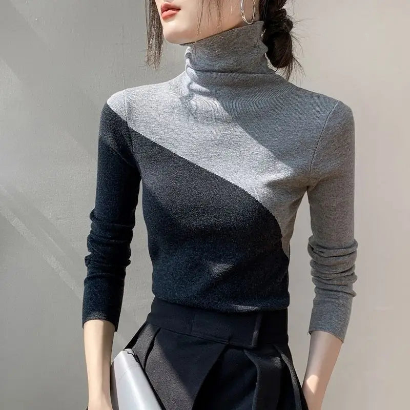 Pull Elora Split — Haut en maille bicolore avec coupe ajustée