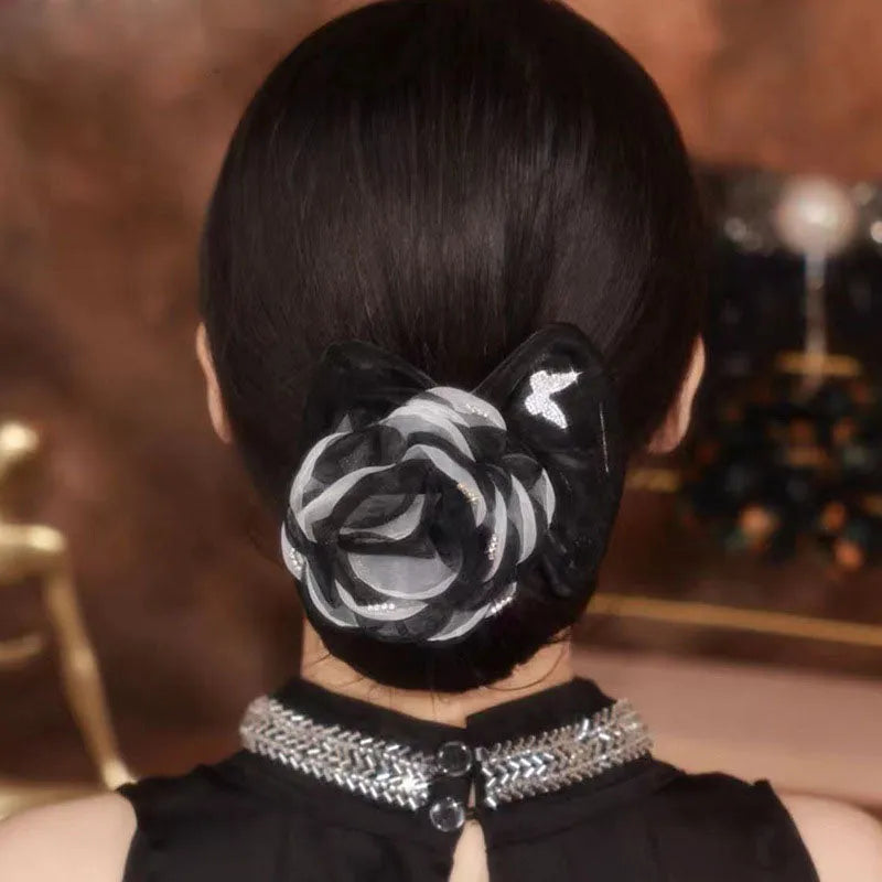Effora — Modelador de Coque com Detalhe Floral para Penteados Elegantes