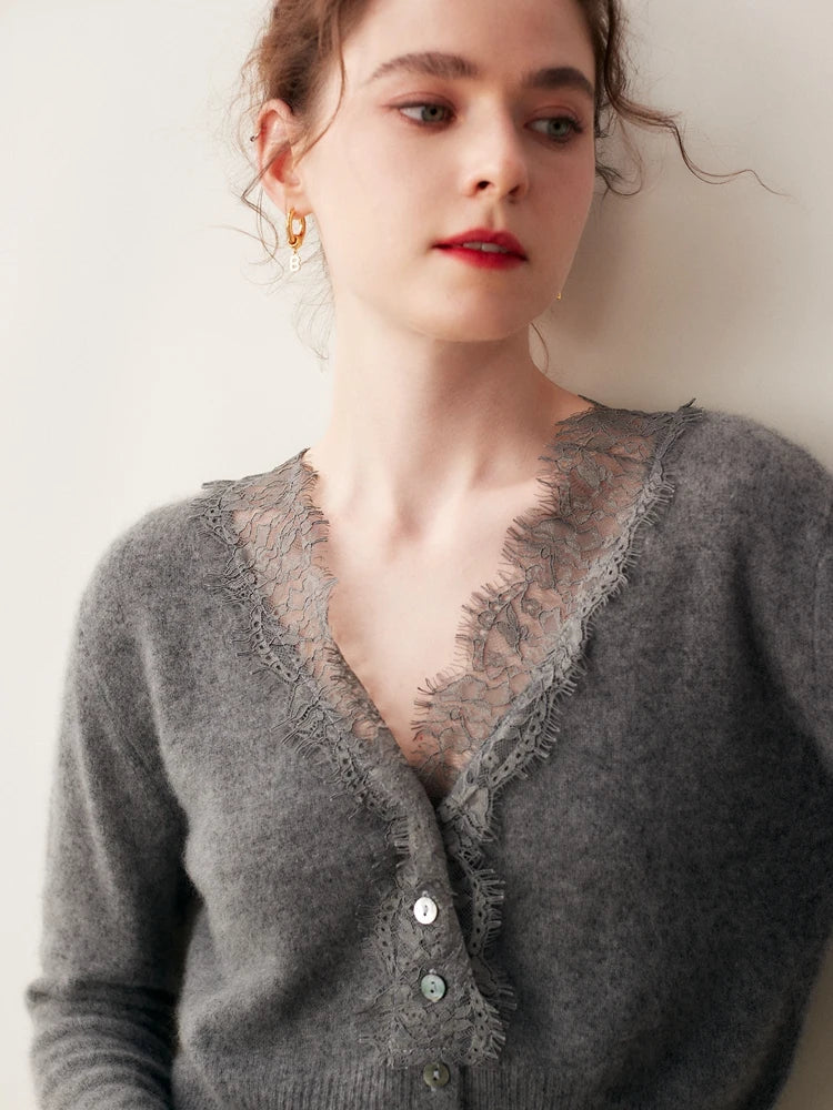 Elara — Weicher Kaschmir-Spitzen-Cardigan zum Layern