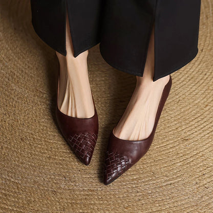 Novara Woven Leather Pumps — Aito nahkainen kärkikärkinen kiilakorkokenkä