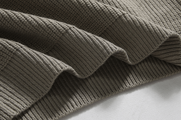 Norla — Gestrickter Pullover mit halbem Reißverschluss und verstellbarem Kragen
