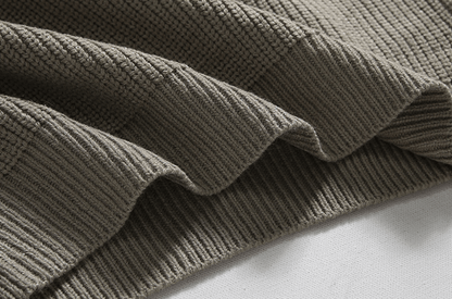 Norla — Gestrickter Pullover mit halbem Reißverschluss und verstellbarem Kragen