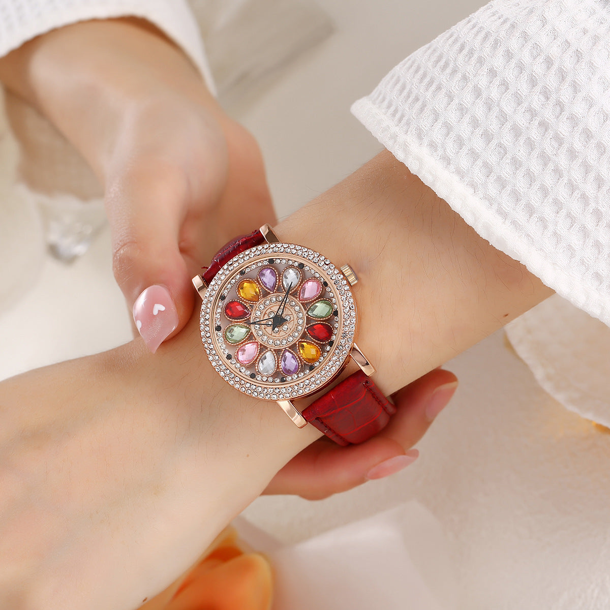 CrystalHalo Watch™ — 眩しい止められない華やかさであらゆる場所を支配する時計