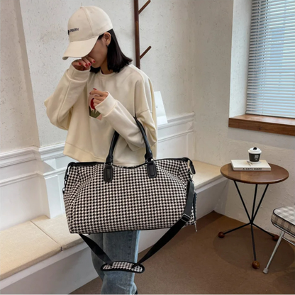 Cortelle Weekender Tasche — Hahnentritt-Canvas-Reisetasche mit veganem Lederbesatz
