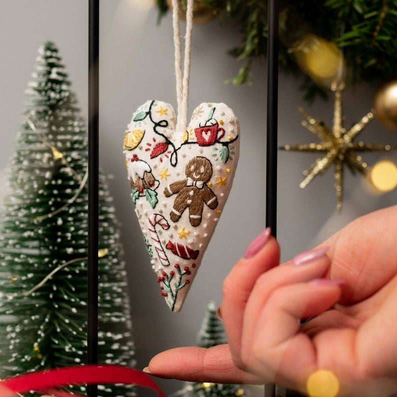 FestiveThread™ Heart Embroidery Kit — Skab hyggelig julemagi, der varmer hvert hjørne af dit hjem