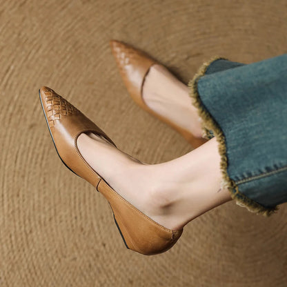Novara Woven Leather Pumps — Aito nahkainen kärkikärkinen kiilakorkokenkä