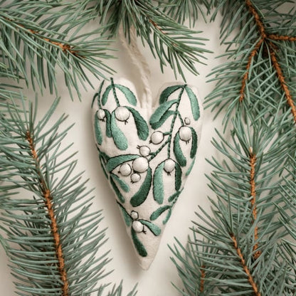 FestiveThread™ Heart Embroidery Kit — Skab hyggelig julemagi, der varmer hvert hjørne af dit hjem