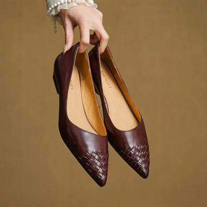 Novara Woven Leather Pumps — Aito nahkainen kärkikärkinen kiilakorkokenkä
