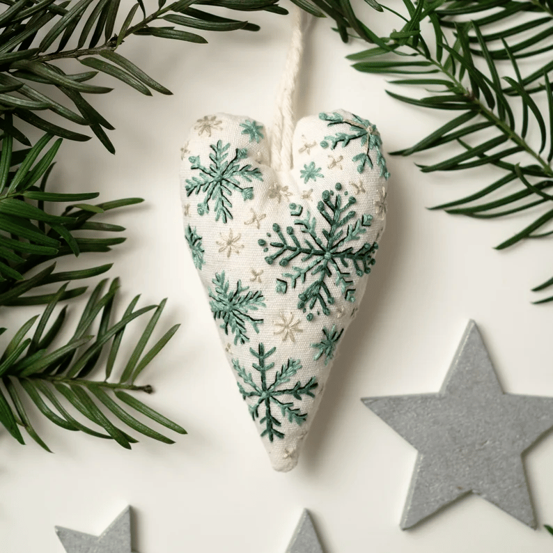 FestiveThread™ Heart Embroidery Kit — Skab hyggelig julemagi, der varmer hvert hjørne af dit hjem