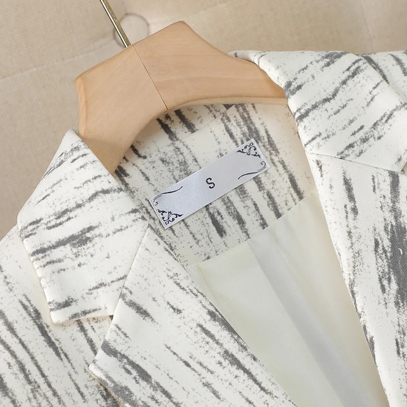 Renly Blazer — Tailored Lightweight Striped Jacket with Vertical Grain