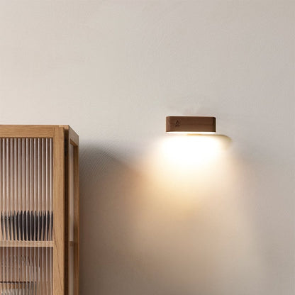 Lomara — Schreibtischständer aus Massivholz mit magnetischem Ladegerät und 360° Drehung