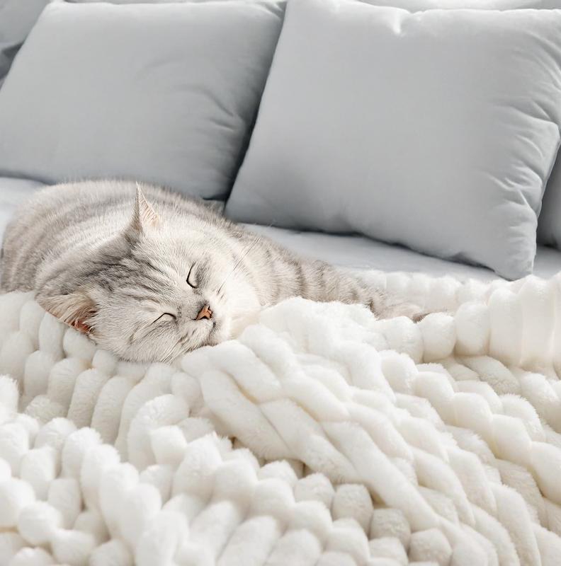 Norla — Soft Fleece Blanket for Cozy Comfort and Warmth