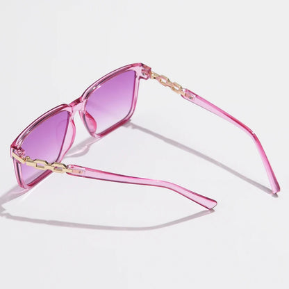 Lorya — Übergroße quadratische Sonnenbrille mit goldenen Kettenglied-Bügeln