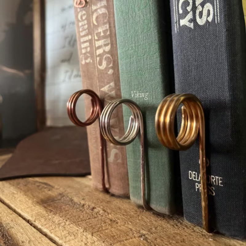 Maren — Apribook in metallo con fermapagina a una mano per una lettura comoda